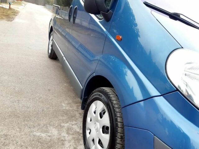 Синий Опель Виваро, объемом двигателя 2.5 л и пробегом 210 тыс. км за 7700 $, фото 2 на Automoto.ua