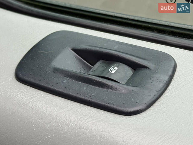 Синій Опель Віваро, об'ємом двигуна 2 л та пробігом 250 тис. км за 11350 $, фото 39 на Automoto.ua