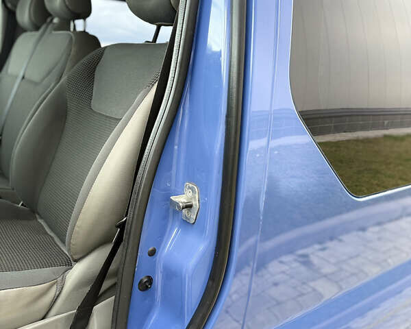 Синий Опель Виваро, объемом двигателя 2 л и пробегом 305 тыс. км за 10999 $, фото 15 на Automoto.ua