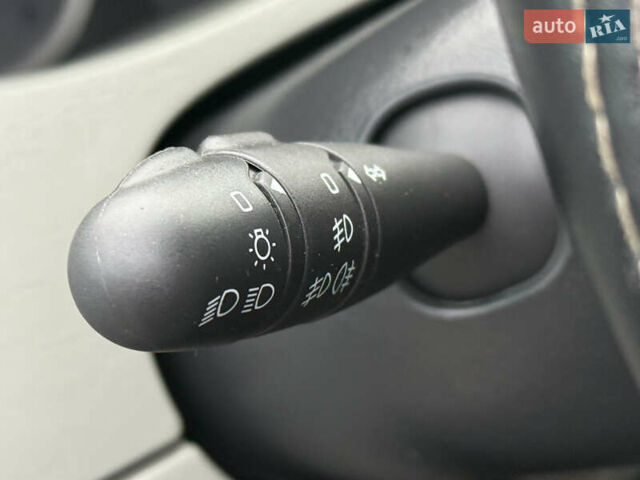 Синій Опель Віваро, об'ємом двигуна 2 л та пробігом 250 тис. км за 11350 $, фото 45 на Automoto.ua