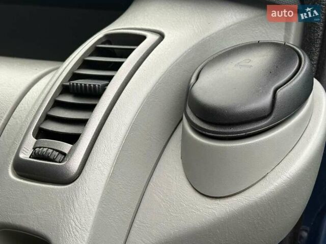 Синій Опель Віваро, об'ємом двигуна 2 л та пробігом 250 тис. км за 12500 $, фото 31 на Automoto.ua