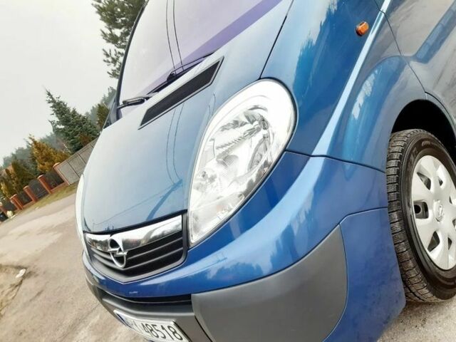 Синий Опель Виваро, объемом двигателя 2.5 л и пробегом 210 тыс. км за 7700 $, фото 4 на Automoto.ua