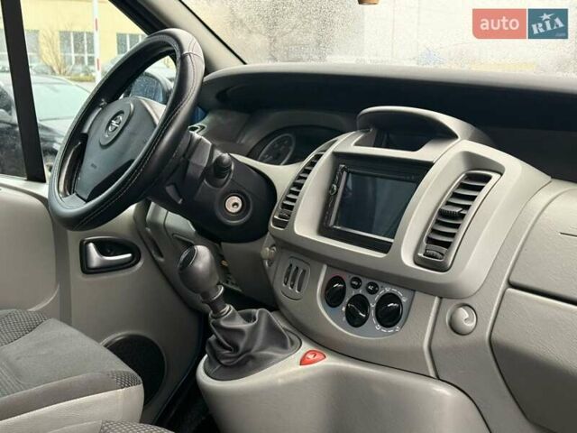 Синій Опель Віваро, об'ємом двигуна 2 л та пробігом 250 тис. км за 12500 $, фото 24 на Automoto.ua