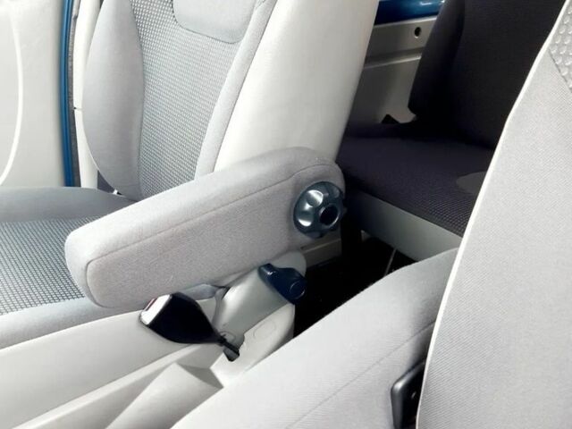 Синий Опель Виваро, объемом двигателя 2.5 л и пробегом 210 тыс. км за 7700 $, фото 18 на Automoto.ua