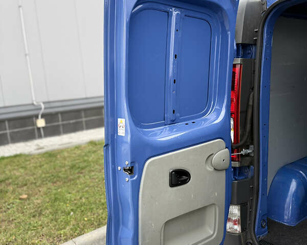 Синий Опель Виваро, объемом двигателя 2 л и пробегом 305 тыс. км за 10999 $, фото 33 на Automoto.ua