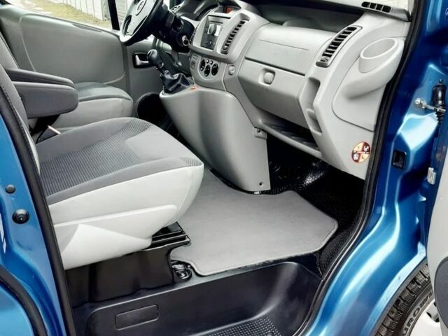 Синий Опель Виваро, объемом двигателя 2.5 л и пробегом 210 тыс. км за 7700 $, фото 10 на Automoto.ua