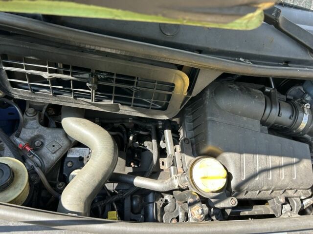 Синій Опель Віваро, об'ємом двигуна 2.5 л та пробігом 206 тис. км за 4200 $, фото 2 на Automoto.ua