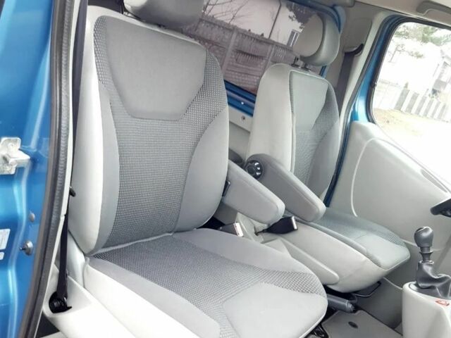 Синий Опель Виваро, объемом двигателя 2.5 л и пробегом 210 тыс. км за 7700 $, фото 9 на Automoto.ua