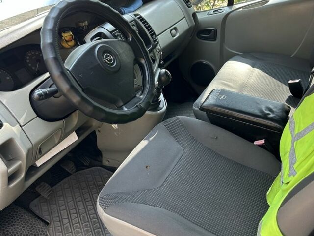 Синій Опель Віваро, об'ємом двигуна 2.5 л та пробігом 206 тис. км за 4200 $, фото 3 на Automoto.ua