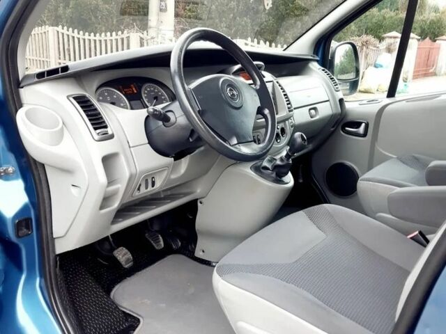 Синий Опель Виваро, объемом двигателя 2.5 л и пробегом 210 тыс. км за 7700 $, фото 13 на Automoto.ua