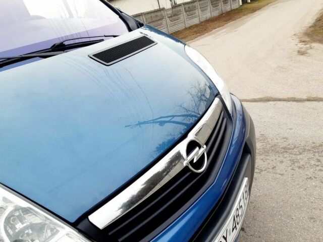 Синий Опель Виваро, объемом двигателя 2.5 л и пробегом 210 тыс. км за 7700 $, фото 3 на Automoto.ua