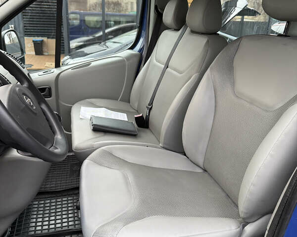 Синий Опель Виваро, объемом двигателя 2.5 л и пробегом 247 тыс. км за 15200 $, фото 13 на Automoto.ua