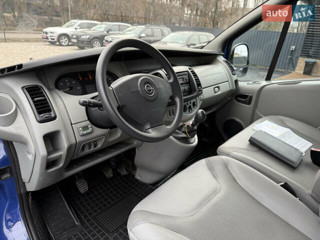 Синий Опель Виваро, объемом двигателя 2.5 л и пробегом 247 тыс. км за 15200 $, фото 8 на Automoto.ua