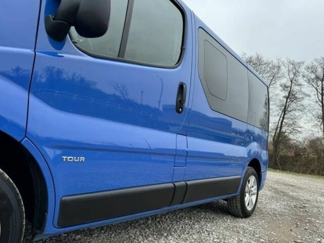 Синій Опель Віваро, об'ємом двигуна 2 л та пробігом 196 тис. км за 7800 $, фото 1 на Automoto.ua