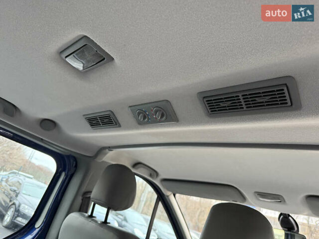 Синий Опель Виваро, объемом двигателя 2.5 л и пробегом 247 тыс. км за 15200 $, фото 17 на Automoto.ua
