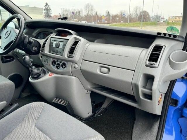 Синій Опель Віваро, об'ємом двигуна 2 л та пробігом 196 тис. км за 7800 $, фото 18 на Automoto.ua