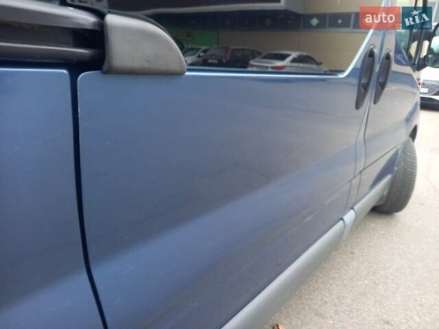 Синий Опель Виваро, объемом двигателя 2 л и пробегом 545 тыс. км за 11100 $, фото 8 на Automoto.ua