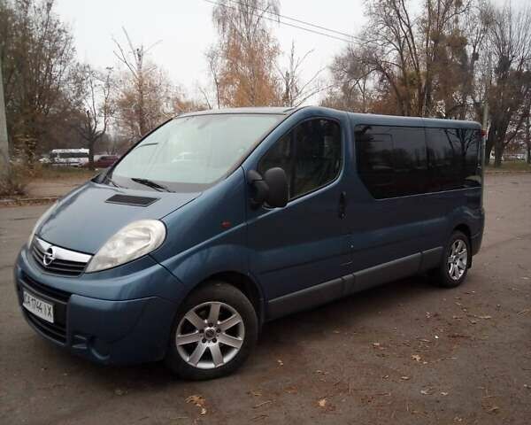 Синий Опель Виваро, объемом двигателя 2 л и пробегом 545 тыс. км за 10900 $, фото 3 на Automoto.ua