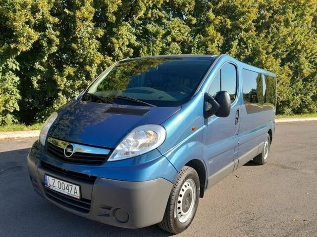 Синий Опель Виваро, объемом двигателя 1.6 л и пробегом 220 тыс. км за 8600 $, фото 2 на Automoto.ua
