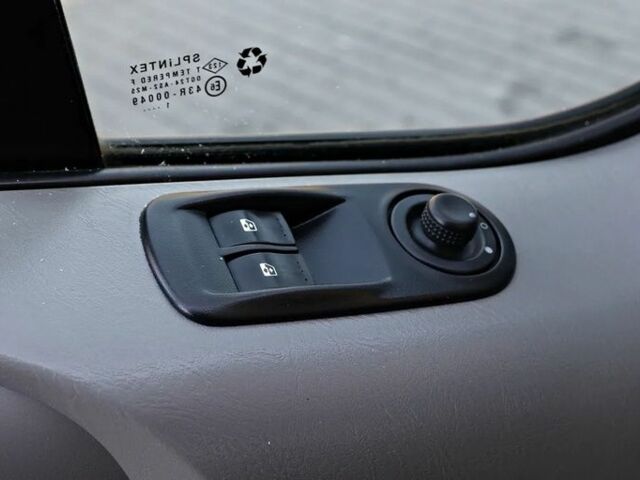 Синий Опель Виваро, объемом двигателя 2 л и пробегом 175 тыс. км за 7800 $, фото 17 на Automoto.ua