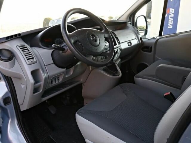 Синий Опель Виваро, объемом двигателя 2 л и пробегом 175 тыс. км за 7800 $, фото 5 на Automoto.ua