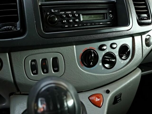 Синий Опель Виваро, объемом двигателя 2 л и пробегом 175 тыс. км за 7800 $, фото 15 на Automoto.ua