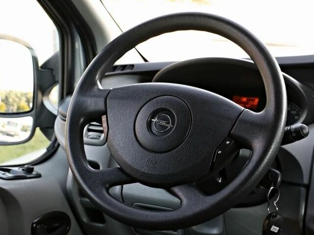 Синий Опель Виваро, объемом двигателя 2 л и пробегом 175 тыс. км за 7800 $, фото 4 на Automoto.ua