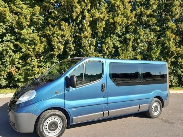 Синий Опель Виваро, объемом двигателя 1.6 л и пробегом 220 тыс. км за 8600 $, фото 3 на Automoto.ua