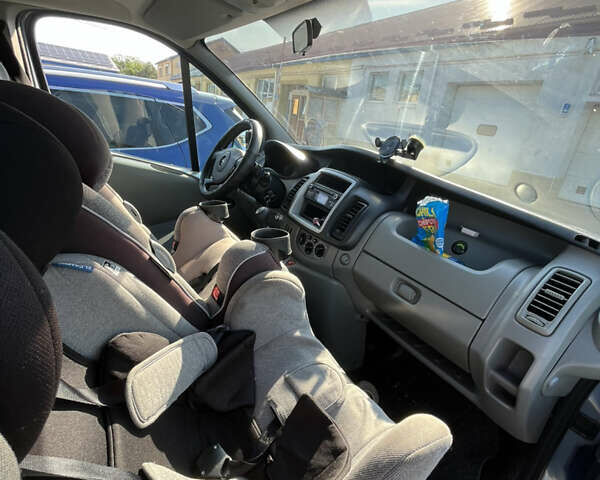 Синий Опель Виваро, объемом двигателя 2 л и пробегом 306 тыс. км за 12300 $, фото 2 на Automoto.ua