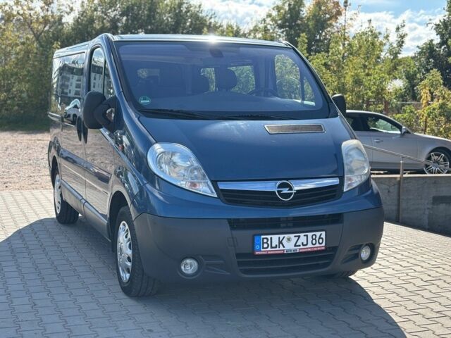 Синий Опель Виваро, объемом двигателя 2 л и пробегом 223 тыс. км за 8900 $, фото 3 на Automoto.ua