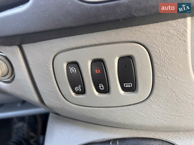 Синий Опель Виваро, объемом двигателя 2 л и пробегом 280 тыс. км за 14000 $, фото 34 на Automoto.ua