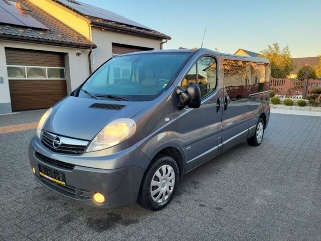 Синій Опель Віваро, об'ємом двигуна 2 л та пробігом 245 тис. км за 5700 $, фото 1 на Automoto.ua