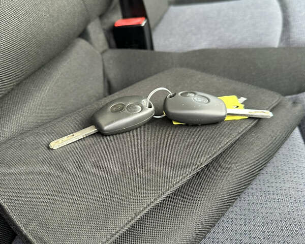 Синий Опель Виваро, объемом двигателя 1.6 л и пробегом 143 тыс. км за 16499 $, фото 43 на Automoto.ua