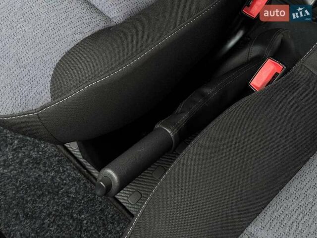 Синій Опель Віваро, об'ємом двигуна 1.6 л та пробігом 220 тис. км за 15900 $, фото 23 на Automoto.ua