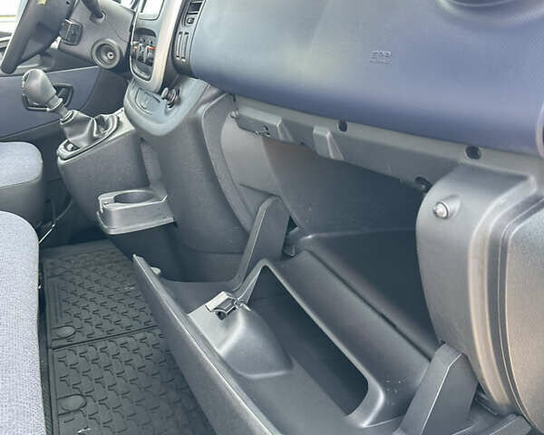 Синий Опель Виваро, объемом двигателя 1.6 л и пробегом 143 тыс. км за 16499 $, фото 31 на Automoto.ua