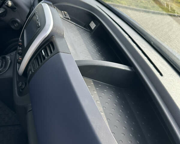 Синий Опель Виваро, объемом двигателя 1.6 л и пробегом 143 тыс. км за 16499 $, фото 30 на Automoto.ua