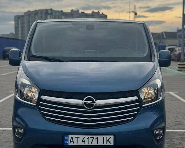 Синий Опель Виваро, объемом двигателя 1.6 л и пробегом 280 тыс. км за 17300 $, фото 2 на Automoto.ua