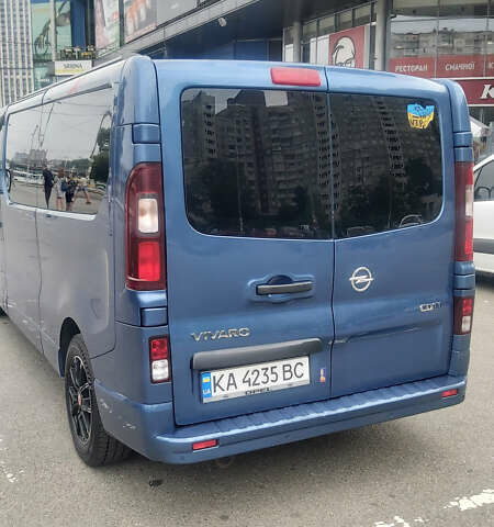 Синий Опель Виваро, объемом двигателя 1.6 л и пробегом 275 тыс. км за 17800 $, фото 4 на Automoto.ua