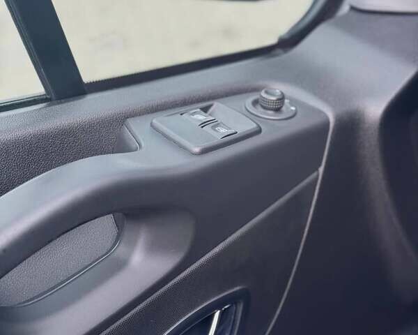 Синий Опель Виваро, объемом двигателя 1.6 л и пробегом 280 тыс. км за 17300 $, фото 20 на Automoto.ua