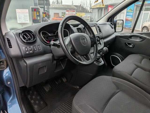 Синий Опель Виваро, объемом двигателя 1.6 л и пробегом 227 тыс. км за 18500 $, фото 7 на Automoto.ua