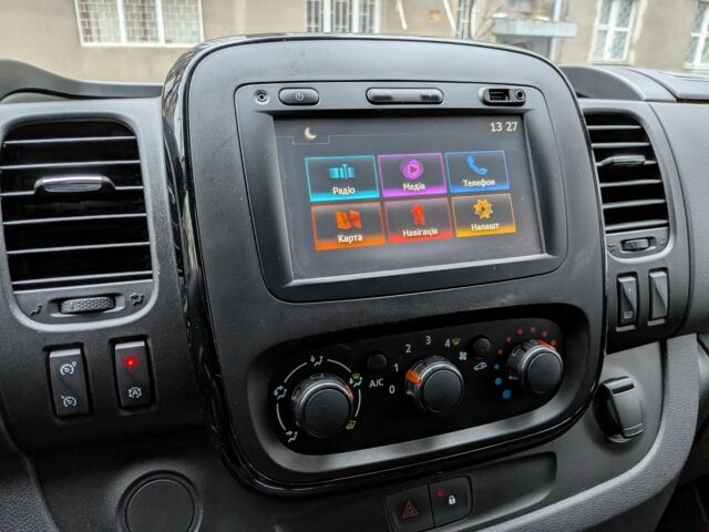 Синий Опель Виваро, объемом двигателя 1.6 л и пробегом 227 тыс. км за 18500 $, фото 18 на Automoto.ua