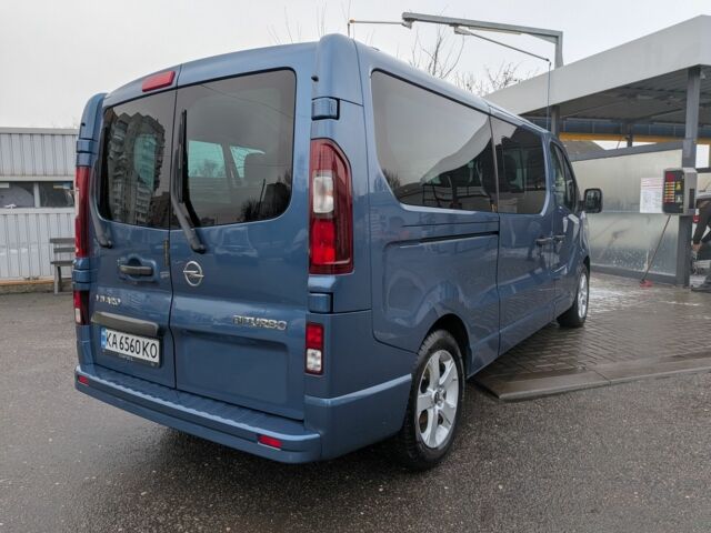 Синий Опель Виваро, объемом двигателя 1.6 л и пробегом 227 тыс. км за 18500 $, фото 2 на Automoto.ua