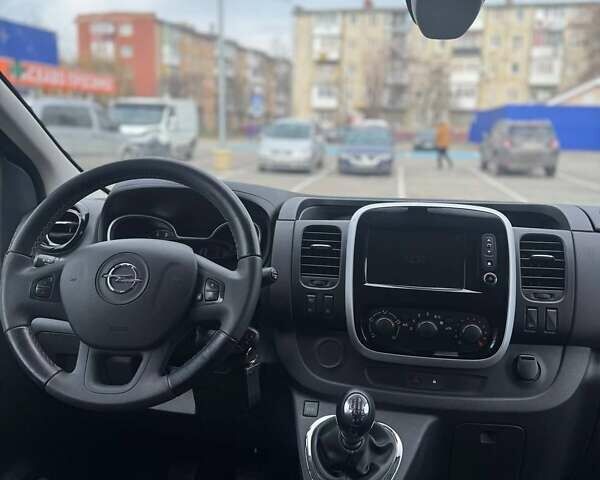 Синий Опель Виваро, объемом двигателя 1.6 л и пробегом 280 тыс. км за 17300 $, фото 26 на Automoto.ua