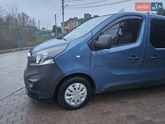 Синий Опель Виваро, объемом двигателя 1.6 л и пробегом 206 тыс. км за 23828 $, фото 3 на Automoto.ua