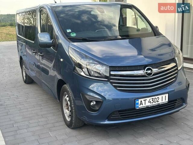 Синий Опель Виваро, объемом двигателя 1.6 л и пробегом 235 тыс. км за 13100 $, фото 1 на Automoto.ua