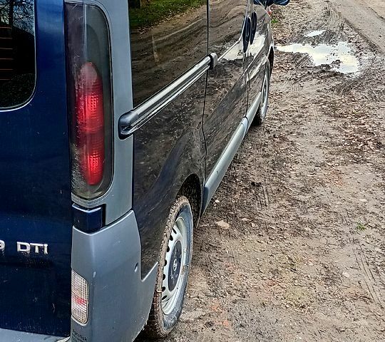 Синій Опель Віваро, об'ємом двигуна 1.9 л та пробігом 337 тис. км за 6400 $, фото 4 на Automoto.ua