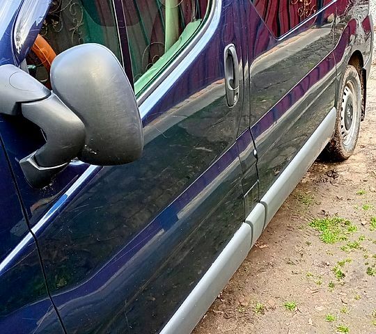 Синій Опель Віваро, об'ємом двигуна 1.9 л та пробігом 337 тис. км за 6400 $, фото 1 на Automoto.ua