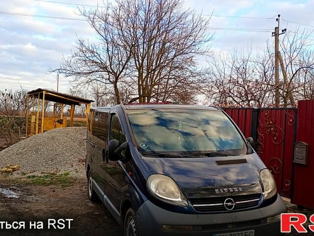 Синій Опель Віваро, об'ємом двигуна 1.9 л та пробігом 337 тис. км за 6400 $, фото 2 на Automoto.ua