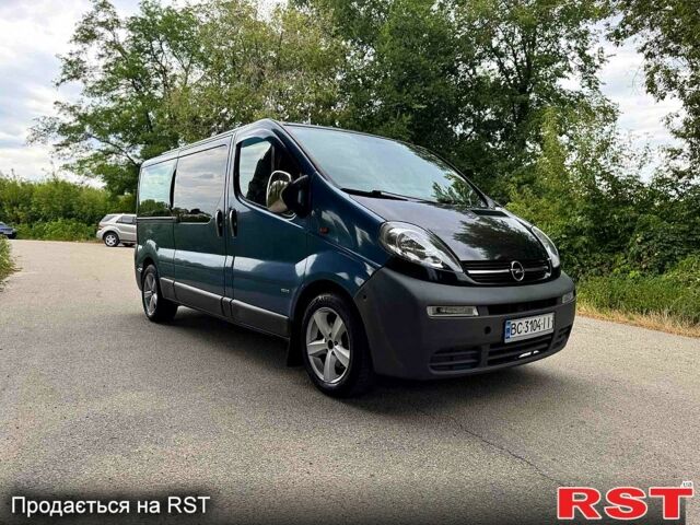 Синий Опель Виваро, объемом двигателя 2.5 л и пробегом 280 тыс. км за 6999 $, фото 3 на Automoto.ua