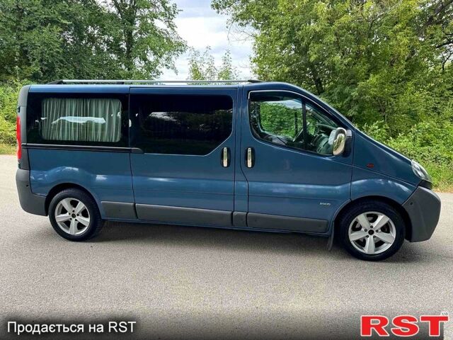 Синий Опель Виваро, объемом двигателя 2.5 л и пробегом 280 тыс. км за 6999 $, фото 2 на Automoto.ua